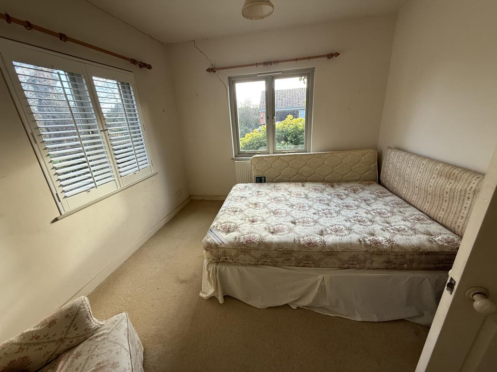 Lot: 124 - BUNGALOW FOR REPAIR AND REFURBISHMENT IN SOUGHT AFTER AREA - Bedroom two